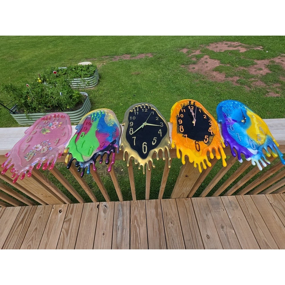 Handmade Resin Dripping Clocks.   1017